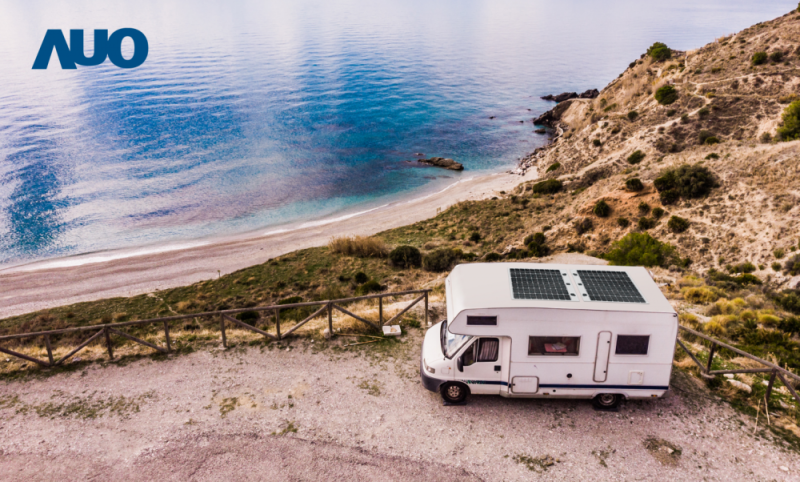 「可撓輕量化太陽光電板SunCurva」使用輕量特殊耐候型複合板取代傳統太陽能板的玻璃前板，不僅降低70%重量，每米平方僅3Kg；具有抗衝擊性能及通過電磁相容性測試，可應用於交通運輸工具，如露營車、遊艇等